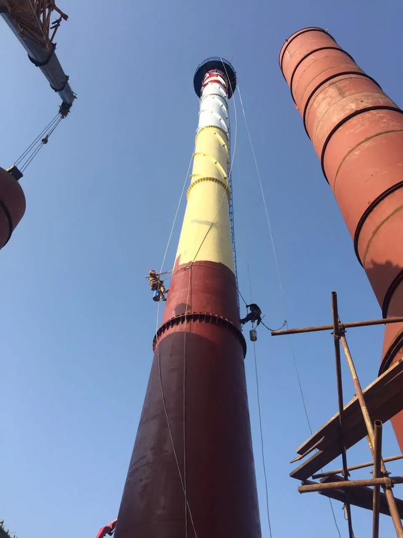 城市迷霧中的高空舞者 南通宏順建設(shè)工程工廠(chǎng)煙囪美化與高空建設(shè)的藝術(shù)